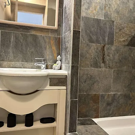 2135 3 Pieces Vue Dans Domaine Avec Piscines Daire