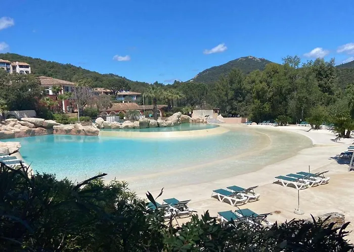 Daire 2135 3 Pieces Vue Dans Domaine Avec Piscines