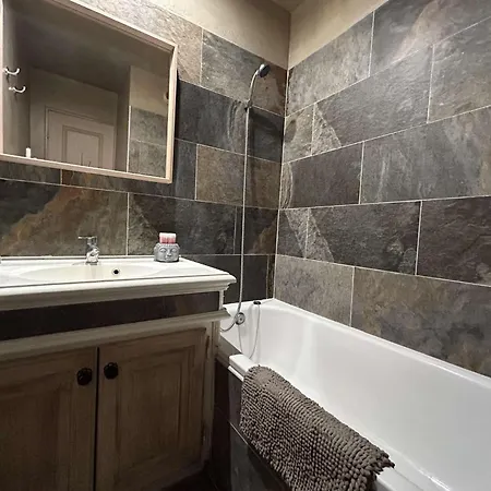 2135 3 Pieces Vue Dans Domaine Avec Piscines Grimaud