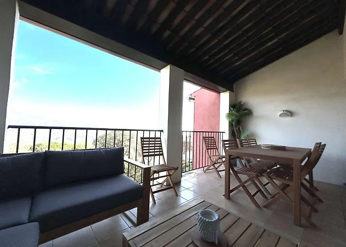 2135 3 Pieces Vue Dans Domaine Avec Piscines Grimaud