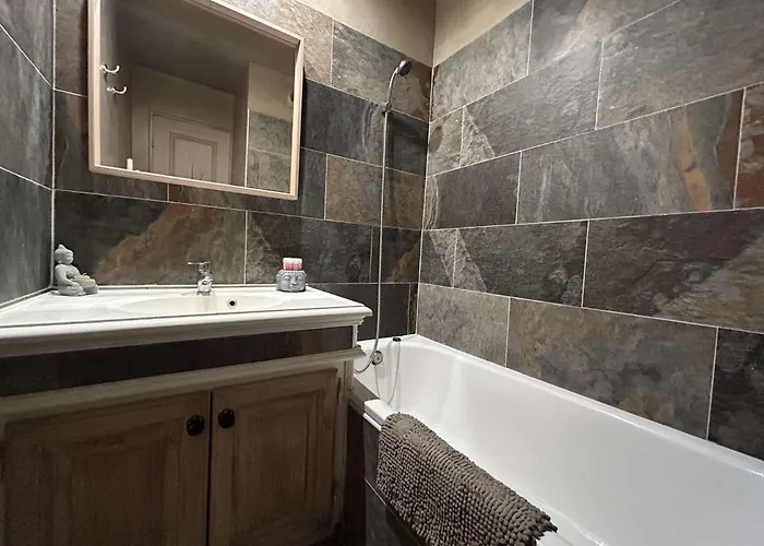 2135 3 Pieces Vue Dans Domaine Avec Piscines Grimaud